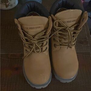 Boys boots size 13